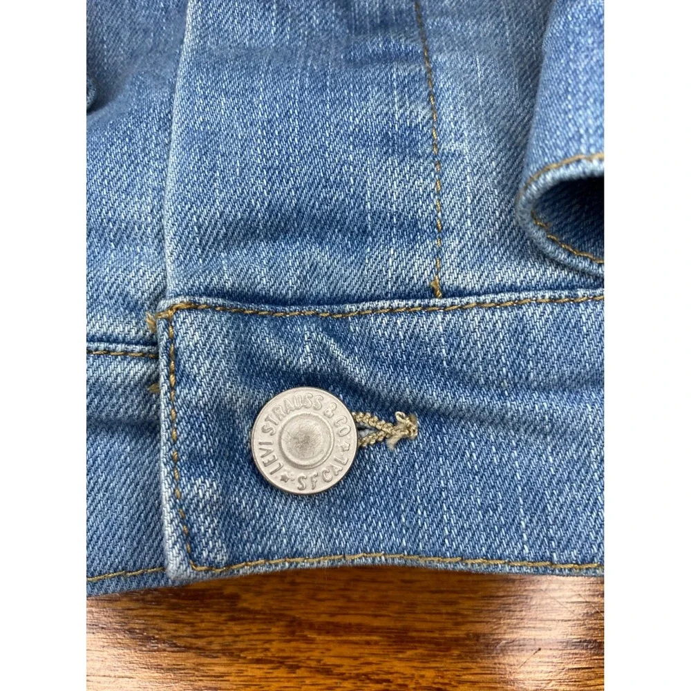 Levi's Light Wash‎ Distressed Denim Jacket Size Medium/10-12 Years